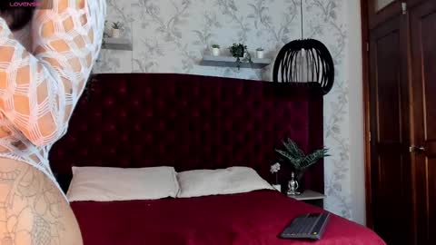 Ema  online show from September 2025 08:41:01 PM