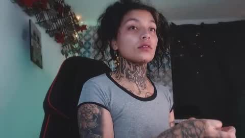 ema_ploxx online show from October 2025 05:35:02 AM