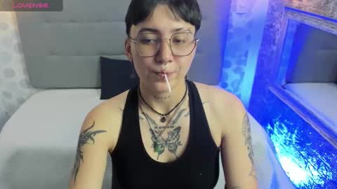 Snapshot of emahills__axelrose chatting on September 2025 02:13:02 AM emahills__axelrose online show from September 2025 02:13:02 AM