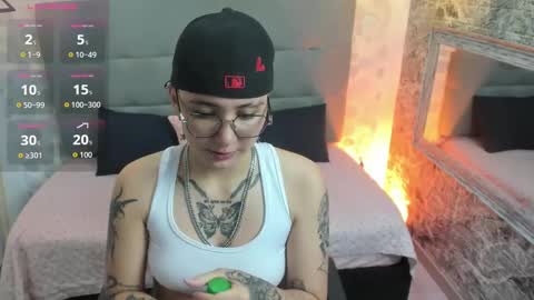 Snapshot of emahills__axelrose chatting on October 2025 05:38:02 AM emahills__axelrose online show from October 2025 05:38:02 AM