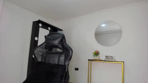 Snapshot of emattaylor chatting on December 2025 10:57:02 AM . online show from December 2025 10:57:02 AM