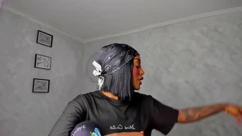 Snapshot of emattaylor chatting on December 2025 11:04:02 AM . online show from December 2025 11:04:02 AM