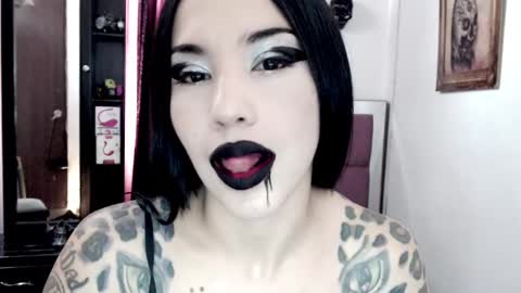 Snapshot of emearld_black chatting on February 2025 12:48:01 PM Emerald Black online show from February 2025 12:48:01 PM