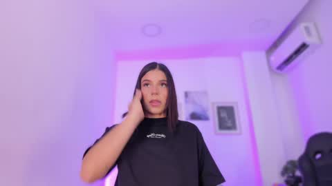 emelie_89 online show from February 2025 01:30:01 PM