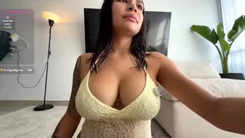 Snapshot of emely_dolce chatting on June 2026 01:10:01 PM ana online show from June 2026 01:10:01 PM
