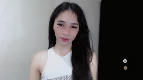 Snapshot of emelyn_fuckdoll chatting on December 2024 07:08:01 AM Scarlett online show from December 2024 07:08:01 AM