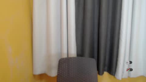 Snapshot of emelyn_fuckdoll chatting on January 2025 05:15:02 PM Scarlett online show from January 2025 05:15:02 PM