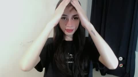 Snapshot of emelyn_fuckdoll chatting on January 2025 06:28:01 AM Scarlett online show from January 2025 06:28:01 AM