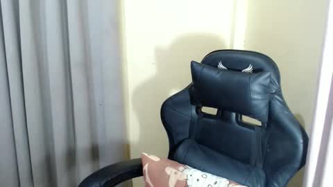 Snapshot of emelyn_fuckdoll chatting on October 2025 04:53:02 PM Scarlett online show from October 2025 04:53:02 PM