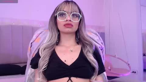 Snapshot of emerald_gh chatting on September 2025 12:36:02 AM Danna online show from September 2025 12:36:02 AM