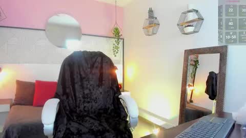 Esmeralda online show from October 2025 01:10:02 PM