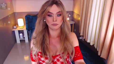 Snapshot of emeraldshemalegoddess chatting on September 2025 12:11:02 AM Epitome of Goddess MISS EMERALD online show from September 2025 12:11:02 AM