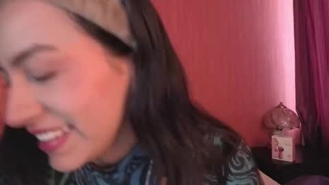 Emilia Gomez online show from November 2025 01:10:02 PM