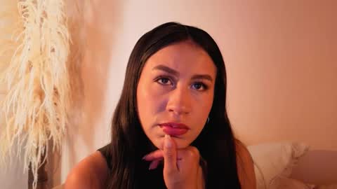 Emilia Gomez online show from November 2025 02:24:02 PM