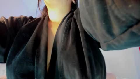 Emi online show from November 2025 06:23:02 PM