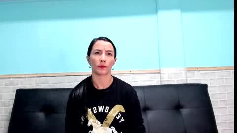 Snapshot of emiily_smile chatting on March 2025 06:43:02 PM Emily online show from March 2025 06:43:02 PM