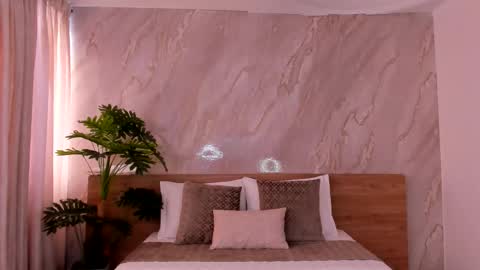 Snapshot of emiily_smile chatting on November 2025 01:55:02 PM Emily online show from November 2025 01:55:02 PM