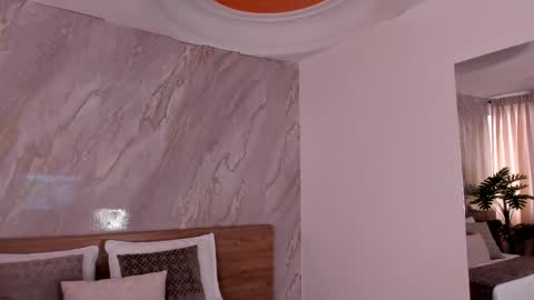 Snapshot of emiily_smile chatting on November 2025 12:09:02 PM Emily online show from November 2025 12:09:02 PM