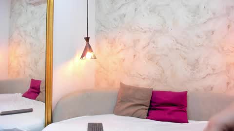 emiily_white_ online show from January 2026 07:28:01 PM