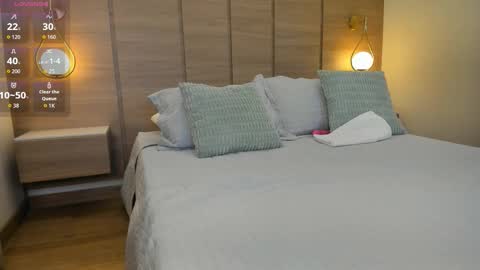 emilia_1040 online show from September 2025 12:27:01 PM