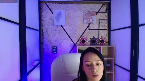 Snapshot of emiliarose_ chatting on February 2025 09:11:02 PM EmiliaRose online show from February 2025 09:11:02 PM