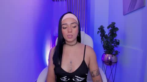 Snapshot of emiliarose_ chatting on March 2025 11:42:01 PM EmiliaRose online show from March 2025 11:42:01 PM