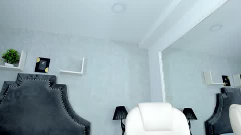 Snapshot of emiliarose_ chatting on September 2025 10:21:02 PM EmiliaRose online show from September 2025 10:21:02 PM