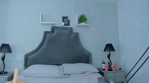 Snapshot of emiliarose_ chatting on September 2025 10:54:01 PM EmiliaRose online show from September 2025 10:54:01 PM