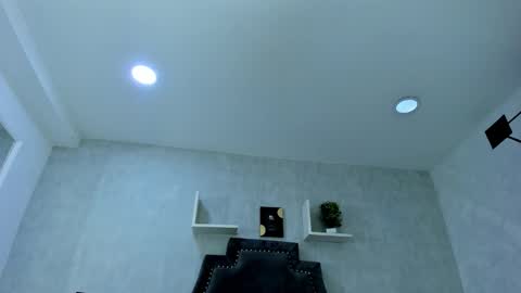 Snapshot of emiliarose_ chatting on September 2025 08:43:02 PM EmiliaRose online show from September 2025 08:43:02 PM