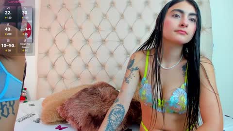 Snapshot of emilieandblake chatting on December 2024 12:45:02 PM emilieandblake online show from December 2024 12:45:02 PM