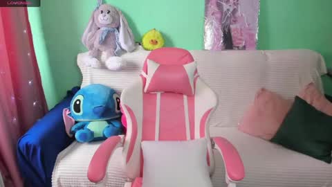Snapshot of emiliyaqueen chatting on April 2026 05:34:01 AM Emiliya online show from April 2026 05:34:01 AM
