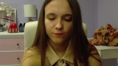 Snapshot of emilly_lust99 chatting on December 2024 08:01:02 AM Emilly online show from December 2024 08:01:02 AM
