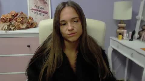 Emilly online show from November 2025 07:42:01 AM