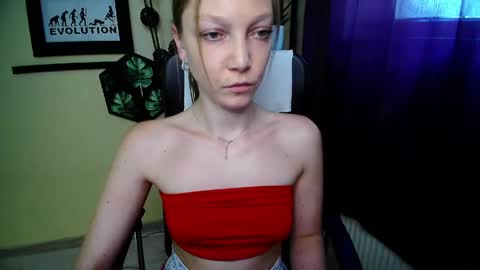 Snapshot of emilly_xkiss chatting on May 2026 12:45:02 PM Emilly online show from May 2026 12:45:02 PM