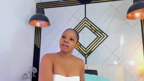 Emilly online show from November 2025 12:13:01 PM