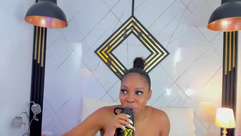 Emilly online show from November 2025 12:05:02 PM