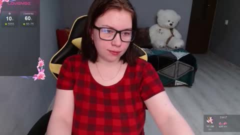 Emily 3 online show from November 2025 07:24:01 PM