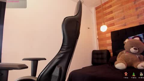 emily_brown04 online show from November 2025 12:05:02 PM