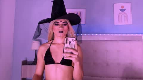 Snapshot of emily_castillo_1 chatting on October 2025 05:27:01 AM emily_castillo_1 online show from October 2025 05:27:01 AM