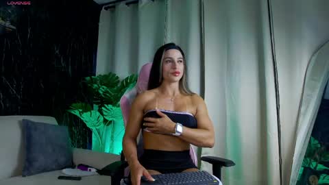 Snapshot of emily_foxx01 chatting on May 2026 10:48:01 PM Emily foxx01 online show from May 2026 10:48:01 PM