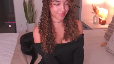 Snapshot of emily_johnson1 chatting on January 2026 10:46:02 PM Juliana online show from January 2026 10:46:02 PM