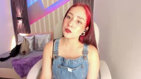 Snapshot of emily_layton chatting on November 2025 02:38:01 PM Emily online show from November 2025 02:38:01 PM