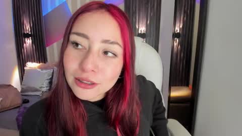 Snapshot of emily_layton chatting on November 2025 02:51:01 PM Emily online show from November 2025 02:51:01 PM