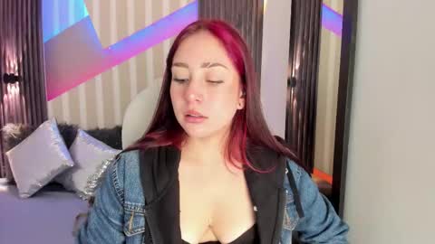 Snapshot of emily_layton chatting on November 2025 02:50:02 PM Emily online show from November 2025 02:50:02 PM