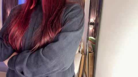 Snapshot of emily_layton chatting on November 2025 02:34:02 PM Emily online show from November 2025 02:34:02 PM