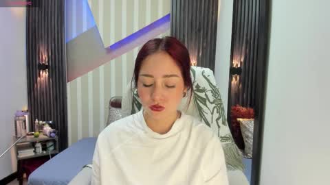 Snapshot of emily_layton chatting on December 2025 04:45:02 PM Emily online show from December 2025 04:45:02 PM