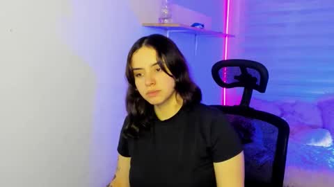 emily_lindey online show from November 2025 03:12:02 AM