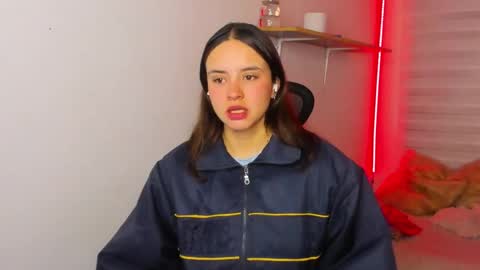 emily_lindey online show from November 2025 03:17:01 AM