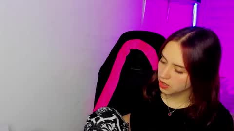 emily_lindey online show from December 2025 04:41:04 AM