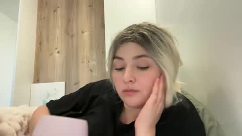 emily_morning_dew online show from October 2025 02:41:01 PM